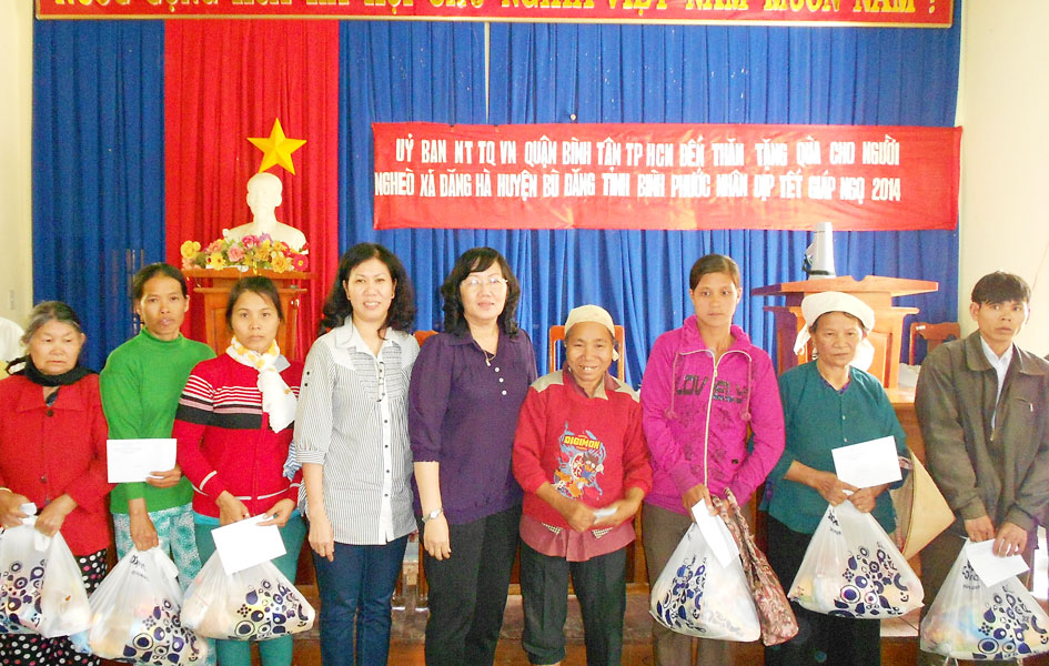 Nhiều hoạt động chăm lo tết cho người ngh&egrave;o