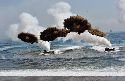 Hàn Quốc, Triều Tiên nã pháo qua lại trên biển