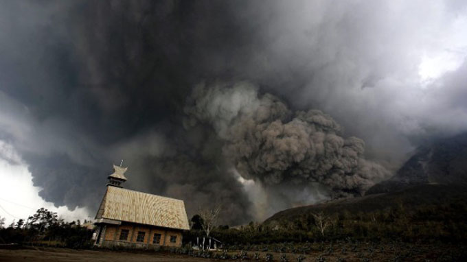 Indonesia: núi lửa Sinabung phun cuồn cuộn, ít nhất 14 người chết