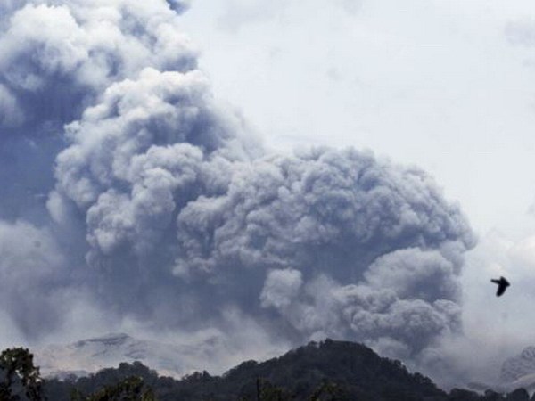 Hàng trăm hành khách bị mắc kẹt ở sân bay Malaysia