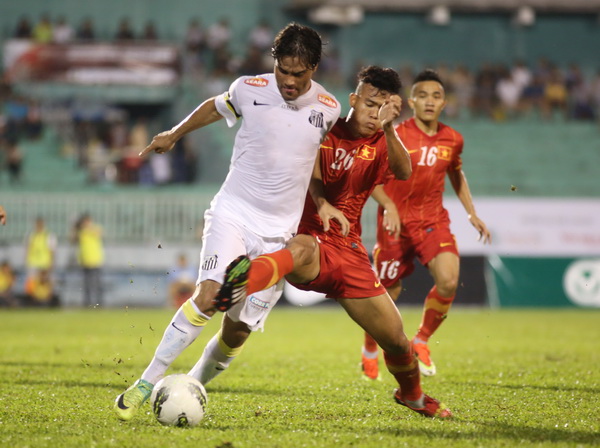 Văn Thắng tỏa sáng, U.23 Việt Nam thắng Santos 3-1