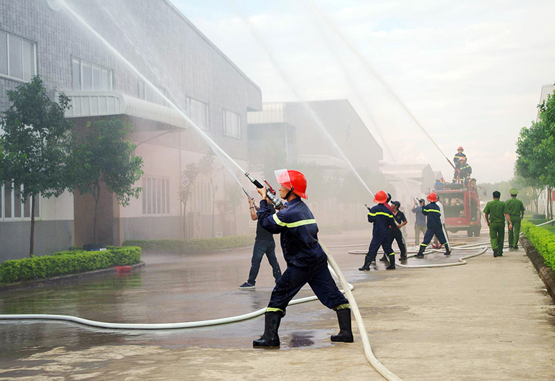 Thực tập ph&ograve;ng ch&aacute;y chữa ch&aacute;y tại Khu c&ocirc;ng nghiệp bắc đồng ph&uacute;