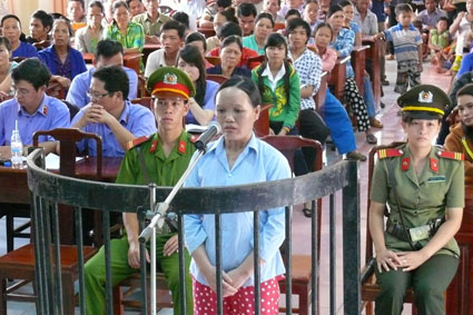 L&atilde;nh &aacute;n 8 năm t&ugrave; v&igrave; bu&ocirc;n b&aacute;n ma t&uacute;y