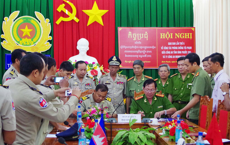 Phối hợp ph&ograve;ng chống tội phạm tr&ecirc;n tuyến bi&ecirc;n giới