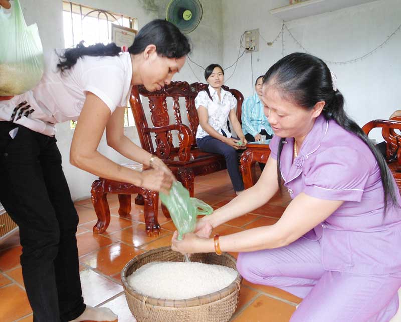 Phụ nữ ấp T&acirc;n Đ&ocirc;ng học v&agrave; l&agrave;m theo B&aacute;c