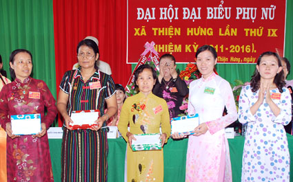 Phụ nữ B&ugrave; Đốp đẩy mạnh học tập, l&agrave;m theo tấm gương đạo đức Hồ Ch&iacute; Minh