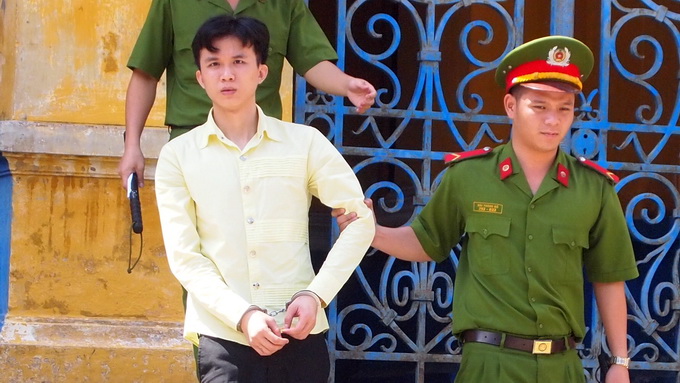 Hung thủ đ&acirc;m chết sinh vi&ecirc;n Học viện CSND l&atilde;nh 20 năm t&ugrave;