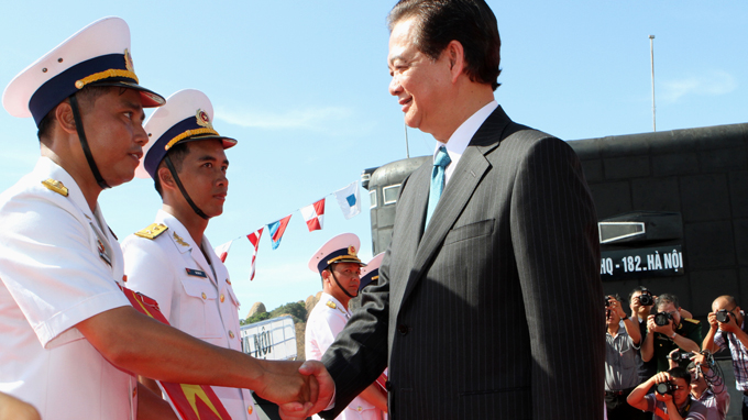 Qu&acirc;n đội đi thẳng, đi nhanh v&agrave;o hiện đại