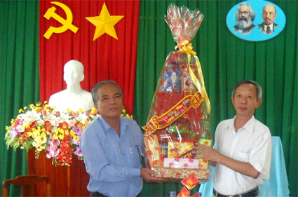 Ủy ban MTTQ tỉnh ch&uacute;c tết Đảng ủy Khối cơ quan D&acirc;n Ch&iacute;nh Đảng v&agrave; Khối doanh nghiệp