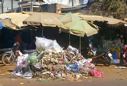 Đường ngập rác