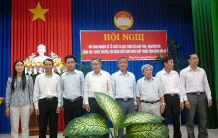 Ra mắt Hội đồng tư vấn d&acirc;n chủ v&agrave; ph&aacute;p luật