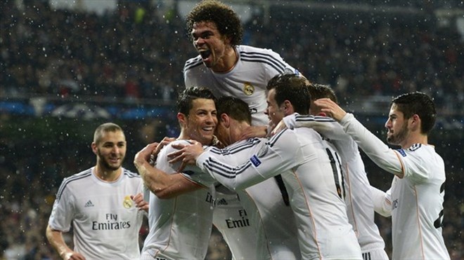 Ronaldo phá kỷ lục, Real đặt một chân vào vòng bán kết