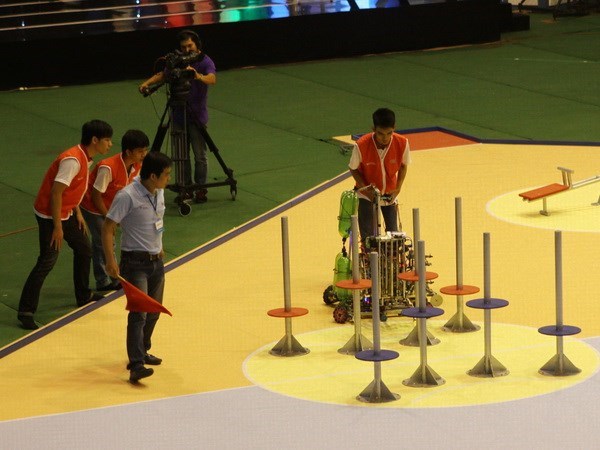 Trường đại học Lạc Hồng "thống trị" cuộc thi Robot Việt Nam