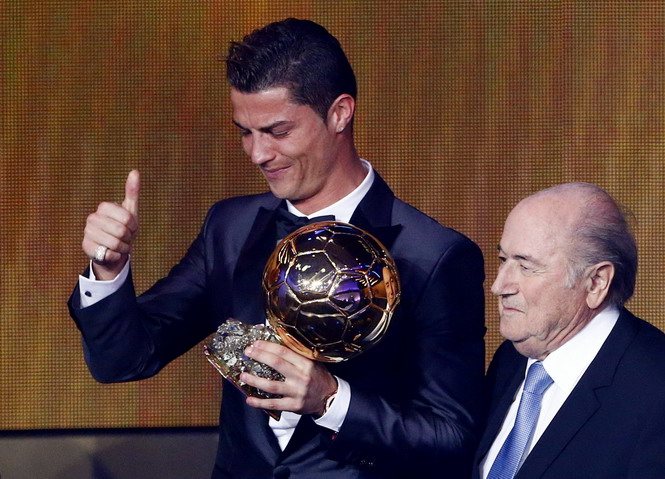 FIFA bị tố dồn phiếu bầu Quả bóng vàng 2013 cho Ronaldo