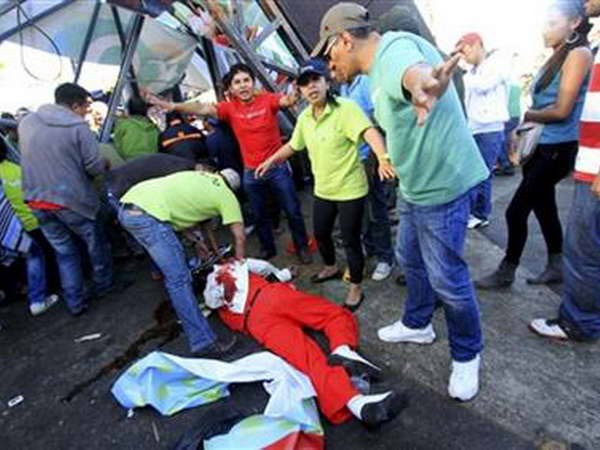 Sập cầu tại lễ hội ở Bolivia, hơn 60 người thương vong