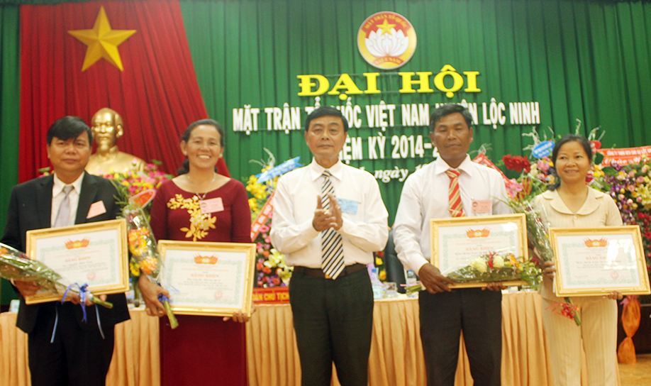 Mặt tr&acirc;̣n t&ocirc;̉ qu&ocirc;́c Vi&ecirc;̣t Nam huyện Lộc Ninh đại hội lần thứ 8