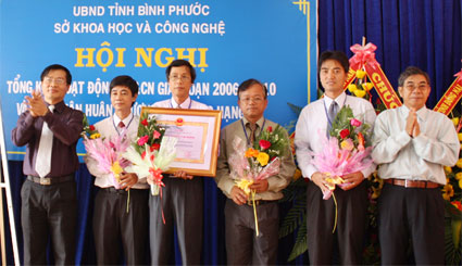 Sở Khoa học và Công nghệ đón nhận Huân chương Lao động hạng Ba