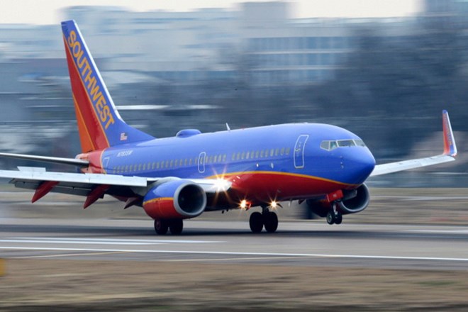 Hành khách cố nhảy ra khỏi máy bay từ độ cao hơn 10km