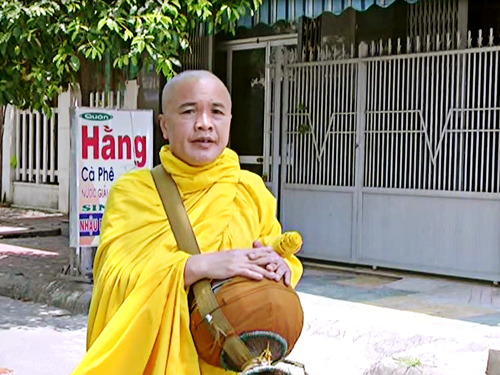 Giả dạng sư để xin tiền: Chưa đầy buổi sáng xin được hơn 1 triệu đồng