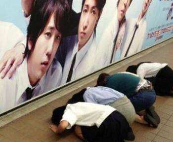 Bi kịch của cô bé 13 tuổi bị cha giết vì cuồng thần tượng