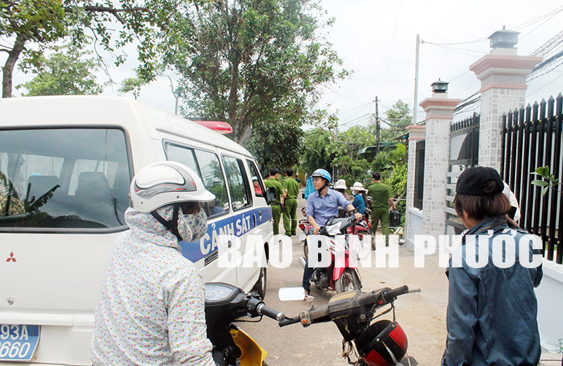 Bắt được 3 đối tượng g&acirc;y ra vụ cắt cổ một bộ đội phục vi&ecirc;n