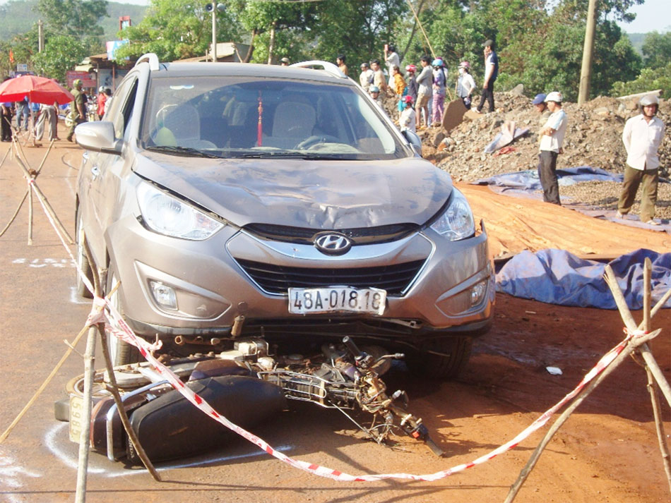 Tai nạn giao th&ocirc;ng tr&ecirc;n QL14, hai mẹ con thương vong