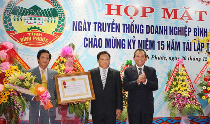 Họp mặt truyền thống doanh nghiệp B&igrave;nh Phước ch&agrave;o mừng 15 năm t&aacute;i lập tỉnh