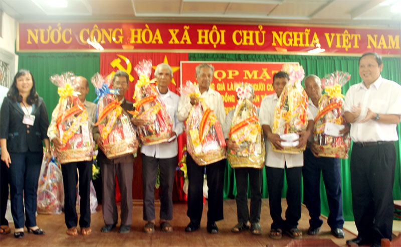 Lộc Ninh họp mặt gi&agrave; l&agrave;ng v&agrave; người c&oacute; uy t&iacute;n trong đồng b&agrave;o d&acirc;n tộc thiểu số