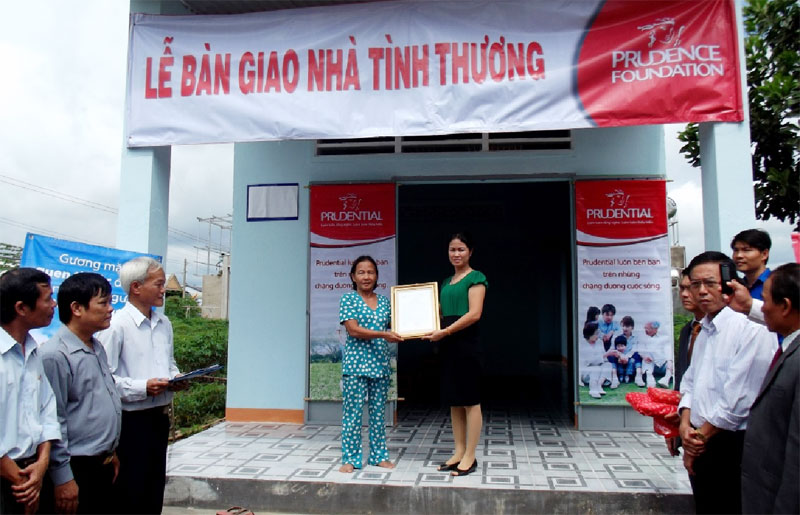 Prudential trao nhà tình thương tại Đồng Xoài
