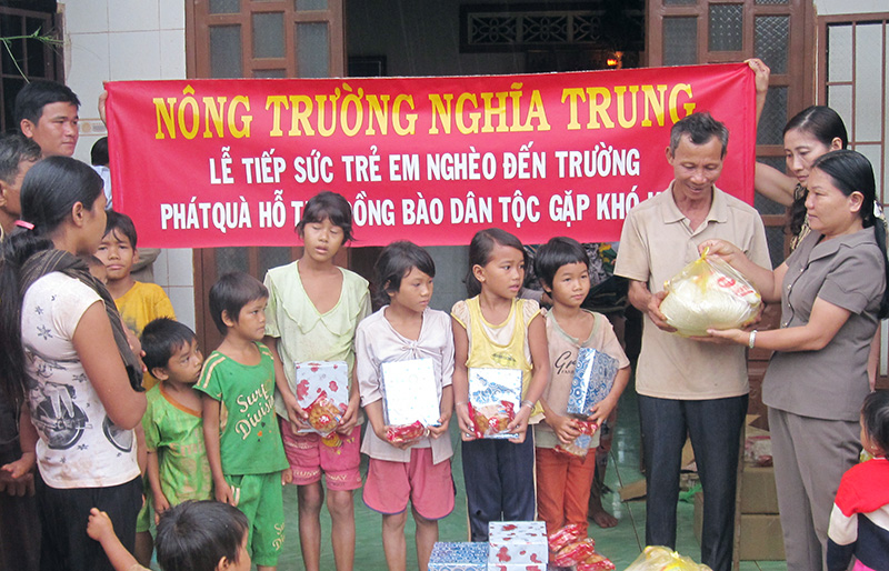 Tri ân nhân dân qua hoạt động từ thiện