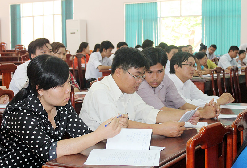 81 cán b&ocirc;̣ tham gia bồi dưỡng kiến thức quản l&yacute; nh&agrave; nước kh&oacute;a II/2014