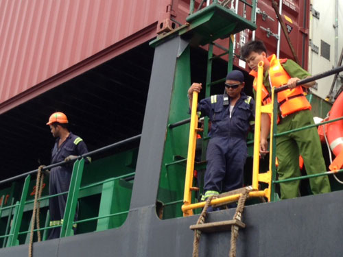 Thu giữ hộp đen tàu Sima Sapphire để điều tra