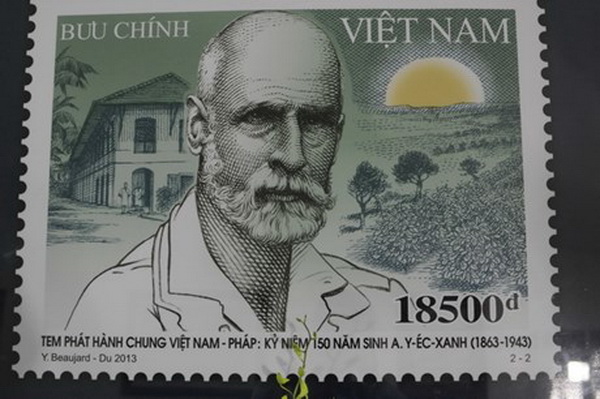 Phát hành bộ tem bưu chính đặc biệt Việt-Pháp