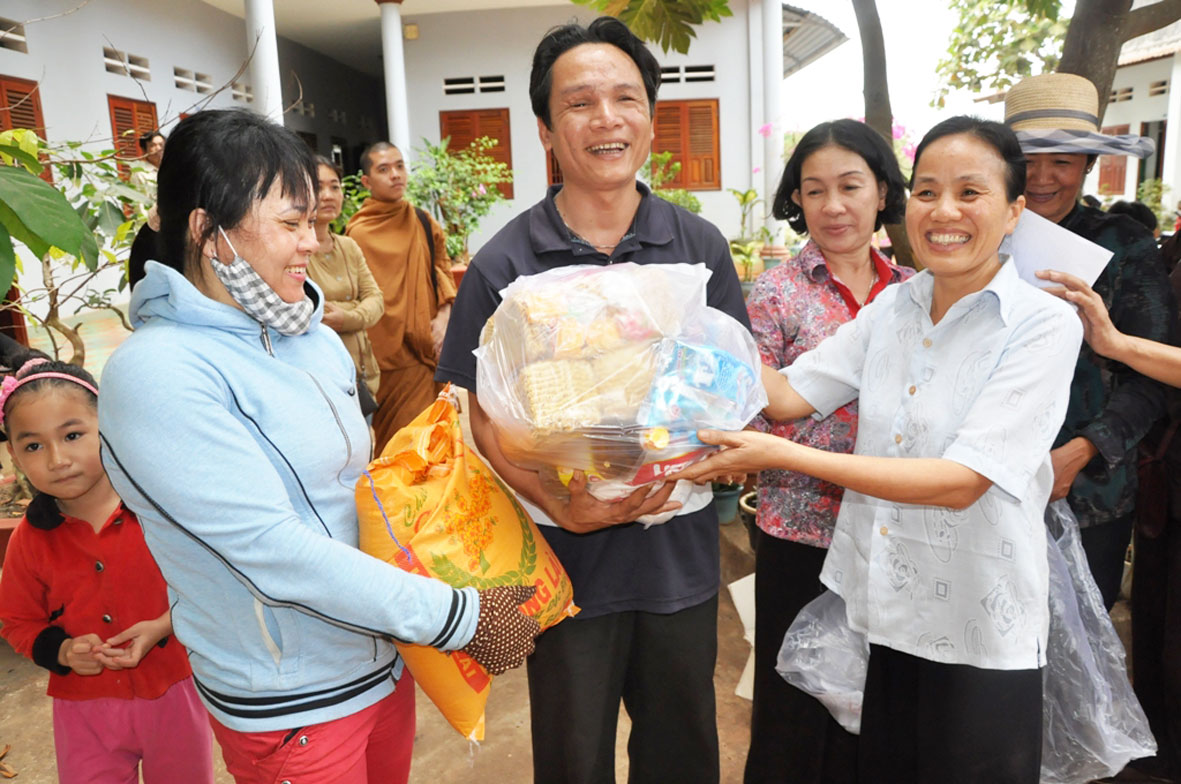 Tết ấm hơn với người khiếm thị