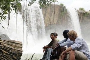 Đắk Lắk: Chơi Tết ở thác, hai thanh niên chết đuối