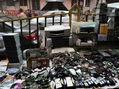 Mỗi năm, Việt Nam thải ra 90.000 tấn rác điện tử