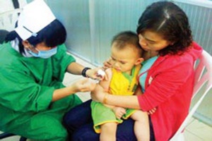 Tiêm vắc-xin sởi để phòng bệnh cho trẻ và tránh nguy cơ bùng phát dịch sởi