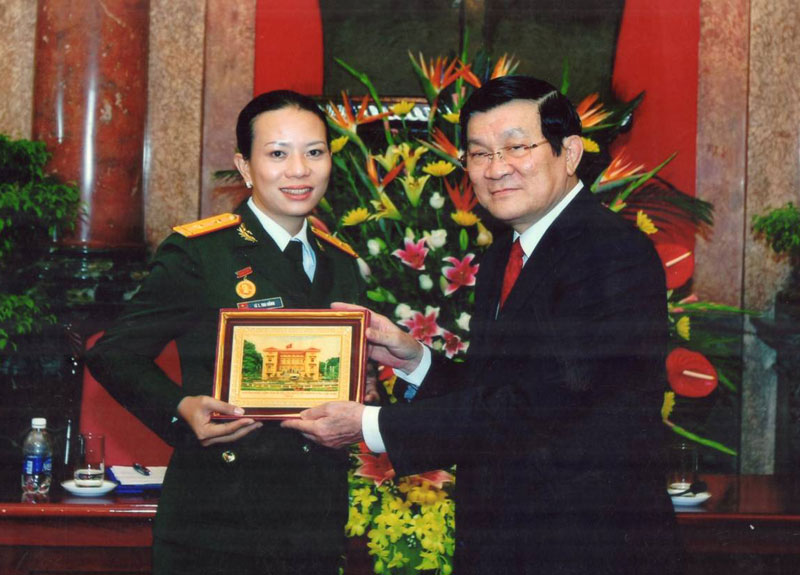 Nữ qu&acirc;n nh&acirc;n năng động