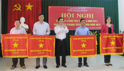 Kh&ocirc;́i 1 ký k&ecirc;́t thi đua năm 2012