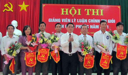 Hội thi giảng vi&ecirc;n l&yacute; luận ch&iacute;nh trị giỏi tỉnh B&igrave;nh Phước năm 2011