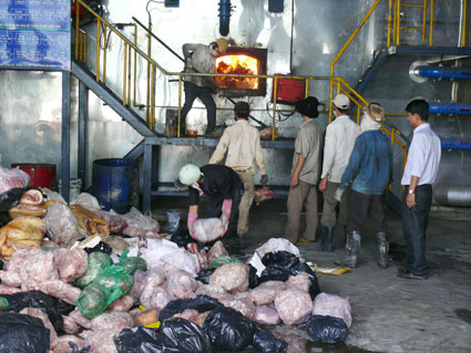 Ti&ecirc;u hủy hơn 5 t&acirc;́n thịt kh&ocirc;ng rõ ngu&ocirc;̀n g&ocirc;́c