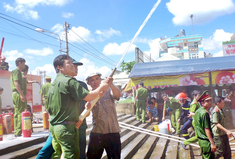 Thị x&atilde; Phước Long đẩy mạnh ph&ograve;ng chống ch&aacute;y, nổ