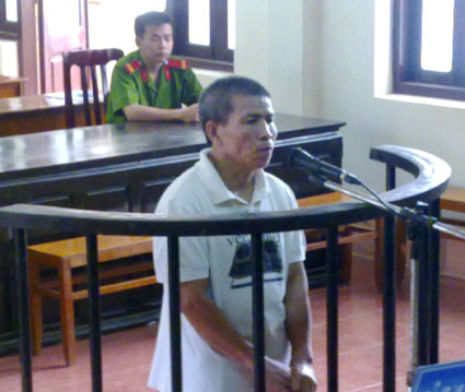 L&ecirc; Vi&ecirc;́t Tứ - kẻ đ&ocirc;̀i bại hi&ecirc;́p d&acirc;m con ru&ocirc;̣t 11 tuổi 