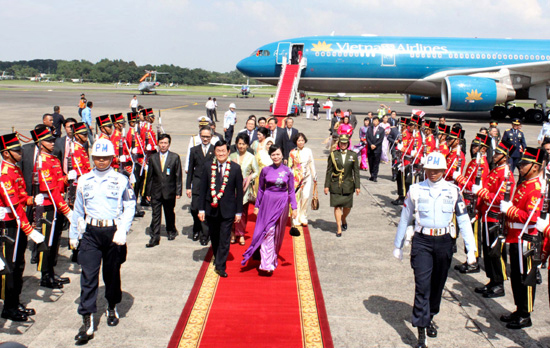 Chủ tịch nước bắt đầu thăm cấp Nh&agrave; nước tới Indonesia