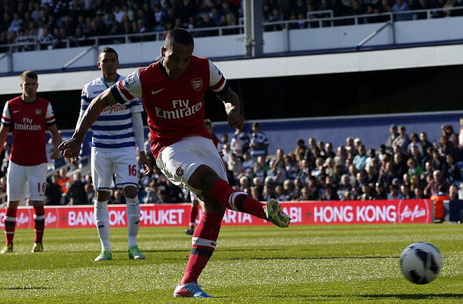 Walcott ghi bàn ở giây thứ 20, Arsenal chiếm vị trí thứ 3