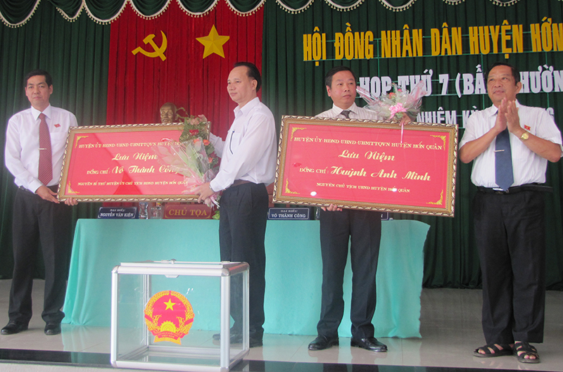 &Ocirc;ng Huỳnh Anh Minh được bầu giữ chức Chủ tịch HĐND huyện Hớn Quản