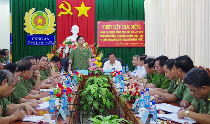 Thứ trưởng Bộ C&ocirc;ng an v&agrave; Tư lệnh Bộ đội Bi&ecirc;n ph&ograve;ng Việt Nam l&agrave;m việc tại B&igrave;nh Phước