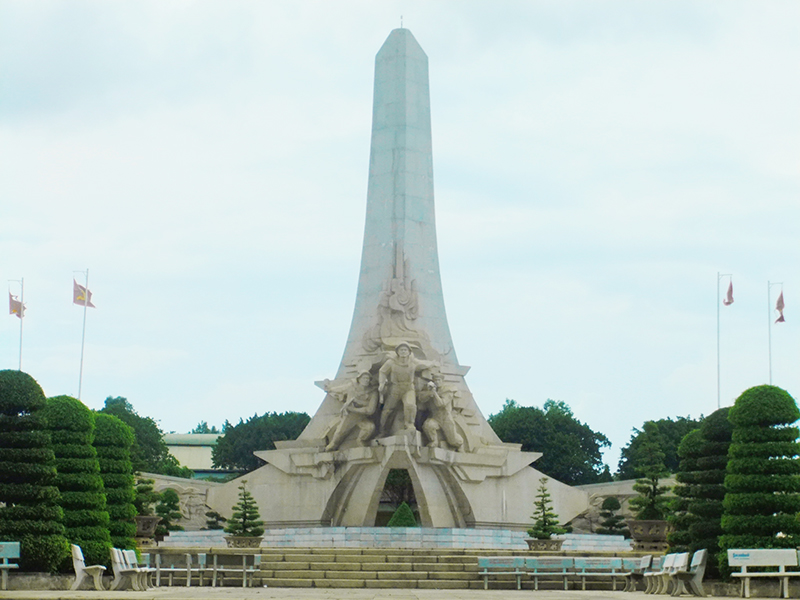 Cần một văn bia cho Tượng đài chiến thắng đồng xoài