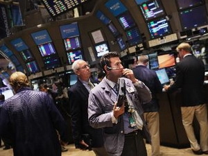 Phố Wall đỏ sàn bất chấp hoạt động M&A sôi động