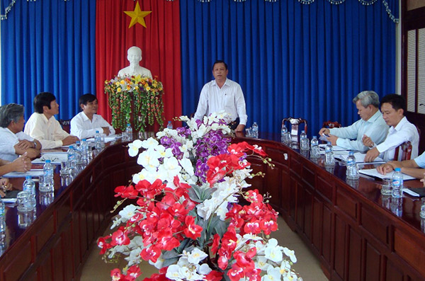 Chủ tịch UBND tỉnh l&agrave;m việc với huyện B&ugrave; Đốp v&agrave; Lộc Ninh